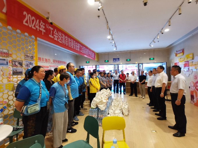 省总工会来宿“送清凉”